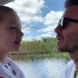 David Beckham embrasse sa fille Harper sur la bouche lors d'une visite des Everglades (Miami) le 2 juin 2019.
