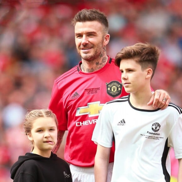 David Beckham avec ses enfants Romeo et Harper - David Beckham joue un match de charité commémoratif de la finale légendaire de Ligue des champions de 1999 à Manchester en Angleterre, le 26 mai 2019.