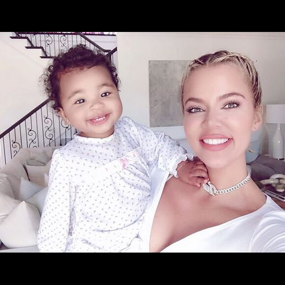 Khloé Kardashian et sa fille True. Mai 2019.