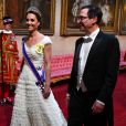 Kate Middleton, duchesse de Cambridge, en Alexander McQueen, arrivant avec le secrétaire d'Etat au Trésor américain Stephen Mnuchin au dîner de gala donné le 3 juin 2019 au palais de Buckingham par la reine Elizabeth II en l'honneur de la visite officielle du président américain Donald Trump et son épouse Melania Trump.