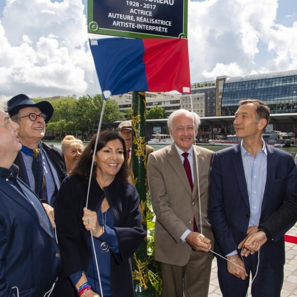 Dominique Besnehard, Anne Hidalgo, Robert Guillaumond (Président du Fonds Jeanne Moreau) et Etienne Daho - Inauguration de la promenade Jeanne Moreau à Paris le 6 juin 2019. © Pierre Perusseau/Bestimage