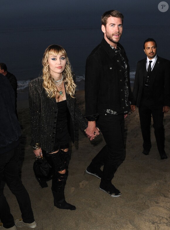 Miley Cyrus et Liam Hemsworth assistent au défilé Saint Laurent, collection homme printemps-été 2020 à Malibu. Le 6 juin 2019.