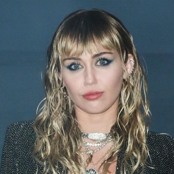 Miley Cyrus assiste au défilé Saint Laurent, collection homme printemps-été 2020 à Malibu. Le 6 juin 2019.