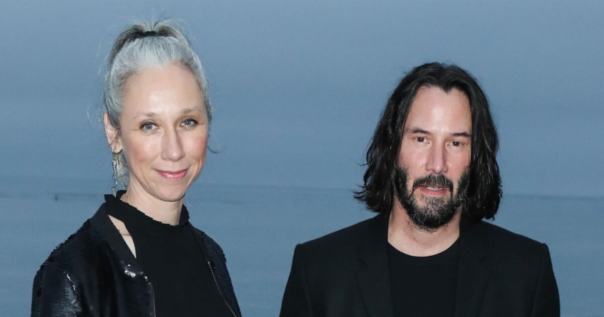 Keanu Reeves Soirée à La Plage Avec Sa Compagne Miley Cyrus Et Amber Heard Purepeople