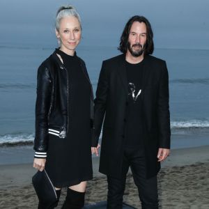 Alexandra Grant et Keanu Reeves assistent au défilé Saint Laurent, collection homme printemps-été 2020 à Malibu. Le 6 juin 2019.