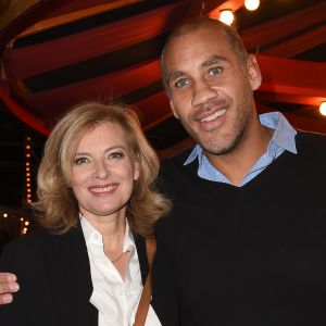 Valérie Trierweiler et son compagnon Romain Magellan - Le Secours Populaire fête Noêl pour 300 enfants au Musée des Arts Forains à Paris, France, le 5 décembre 2018. © Giancarlo Gorassini/Bestimage