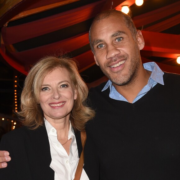 Valérie Trierweiler et son compagnon Romain Magellan - Le Secours Populaire fête Noêl pour 300 enfants au Musée des Arts Forains à Paris, France, le 5 décembre 2018. © Giancarlo Gorassini/Bestimage