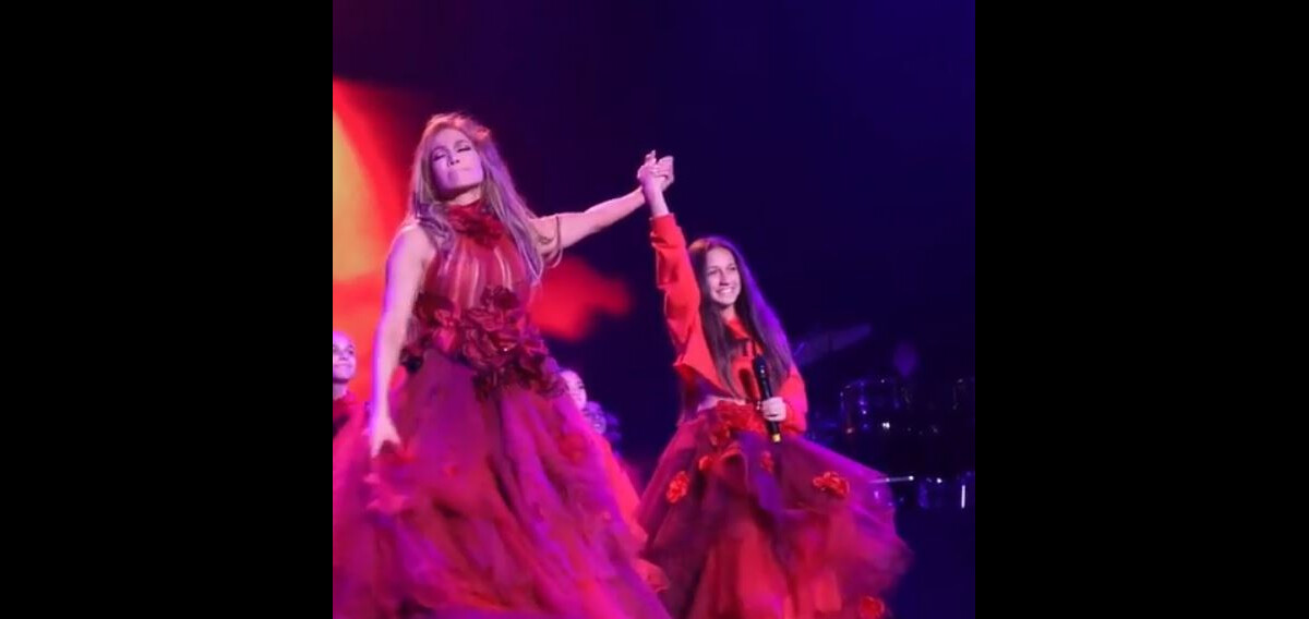 Photo : Jennifer Lopez chante avec sa fille Emme le 7 juin 2019 lors de