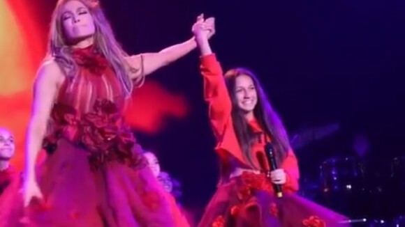 Jennifer Lopez : En plein concert, elle invite sa fille Emme sur scène