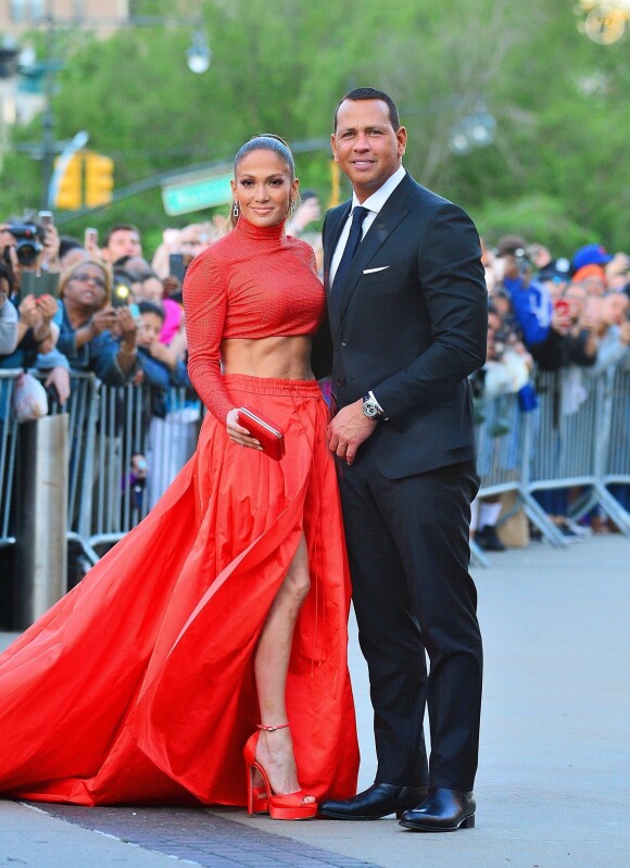 Jennifer Lopez et son fiancé Alex Rodriguez - Arrivée des célébrités à la soirée CFDA Fashion Awards à New York, le 3 juin 2019.