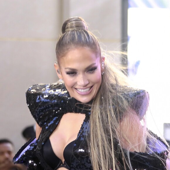 Jennifer Lopez chante sur le plateau de l'émission "Today" sur la NBC à New York le 6 mai 2019.