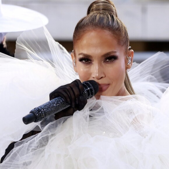 Jennifer Lopez chante sur le plateau de l'émission "Today" sur la NBC à New York le 6 mai 2019
