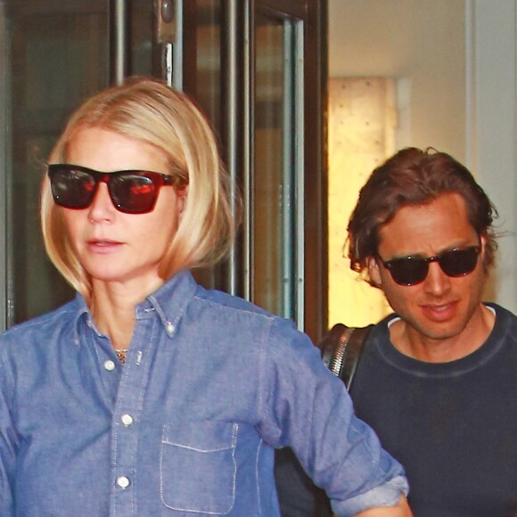 Exclusif - Gwyneth Paltrow et son mari Brad Falchuk à la sortie de l'hôtel Mark à New York le 7 mai 2019.