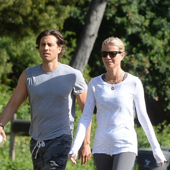 Exclusif - Gwyneth Paltrow et son mari Brad Falchuk font une petite sortie sportive soft à Los Angeles le 9 avril 2019