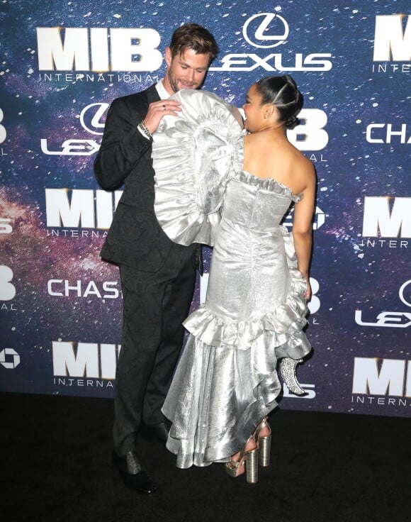 Chris Hemsworth et Tessa Thompson à la première mondiale du film "Men In Black International" au cinéma AMC Loews Lincoln Square 13 à New York City, New York, Etats-Unis, le 11 juin 2019.