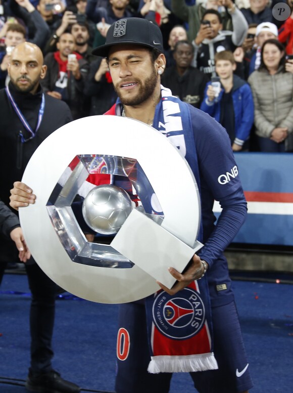Neymar Jr. et le PSG célèbrent leur titre de Champion de France 2019 au Parc ders Princes à Paris, le 18 mai 2019. © Marc Ausset-Lacroix/Bestimage