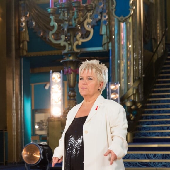 Mimie Mathy lors de l'enregistrement de l'émission "La télé chante pour le Sidaction" aux Folies Bergère à Paris. L'émission sera diffusée sur France 2 le 28 mars 2015.