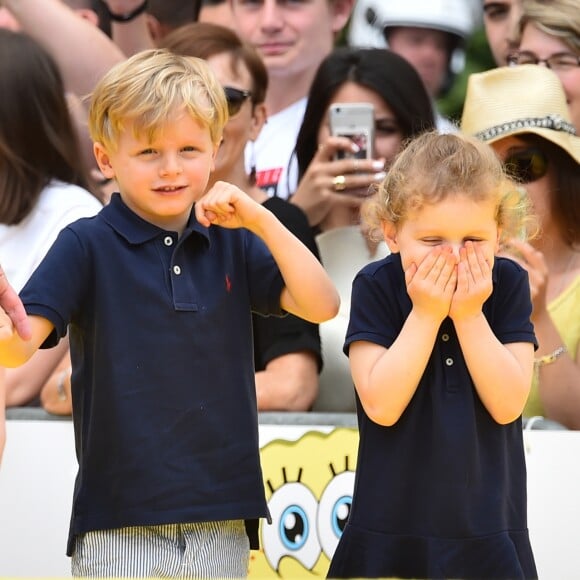 Le prince héréditaire Jacques et la princesse Gabriella de Monaco accompagnaient leur père le prince Albert de Monaco pour fêter le 20e anniversaire de Bob l'éponge, venu avec son ami Patrick l'étoile de mer, à l'occasion du 59e Festival de télévision de Monte-Carlo au Grimaldi Forum à Monaco le 16 juin 2019. © Bruno Bebert / Bestimage