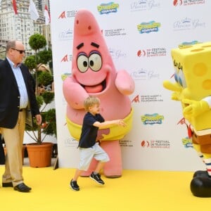 Le prince héréditaire Jacques et la princesse Gabriella de Monaco accompagnaient leur père le prince Albert de Monaco pour fêter le 20e anniversaire de Bob l'éponge, venu avec son ami Patrick l'étoile de mer, à l'occasion du 59e Festival de télévision de Monte-Carlo au Grimaldi Forum à Monaco le 16 juin 2019. © Bruno Bebert / Bestimage