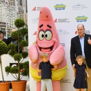 Le prince héréditaire Jacques et la princesse Gabriella de Monaco accompagnaient leur père le prince Albert de Monaco pour fêter le 20e anniversaire de Bob l'éponge, venu avec son ami Patrick l'étoile de mer, à l'occasion du 59e Festival de télévision de Monte-Carlo au Grimaldi Forum à Monaco le 16 juin 2019. © Bruno Bebert / Bestimage