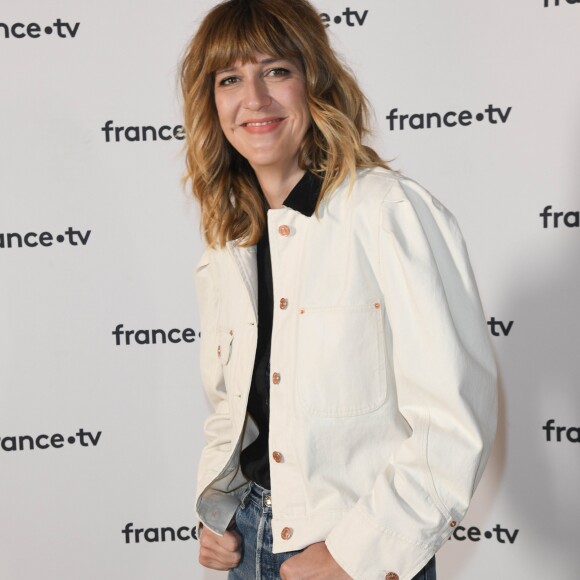 Daphné Burki au photocall de la conférence de presse de France 2 au théâtre Marigny à Paris le 18 juin 2019 © Coadic Guirec / Bestimage