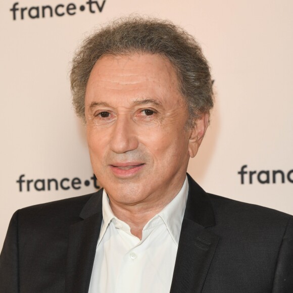 Michel Drucker au photocall de la conférence de presse de France 2 au théâtre Marigny à Paris le 18 juin 2019 © Coadic Guirec / Bestimage