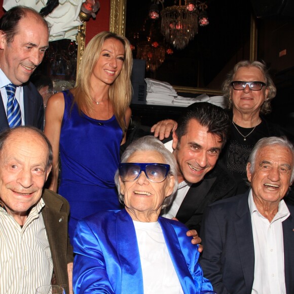 Charles Dumont, Michou, Albert Kassabi (Bebert du groupe les Forbans), Jean-Paul Belmondo, Alain Turban - Michou fête son 88ème anniversaire dans son cabaret avec ses amis à Paris le 18 juin 2019. Son cabaret est reconnu dans le monde entier depuis les années 60. Toute sa carrière, ce célèbre Amiénois a chanté pour nous faire rire. Il sort un best of pour réunir toutes ses chansons. Il s'agit d'un nouveau disque de 23 titres racontant son parcours. © Philippe Baldini/Bestimage