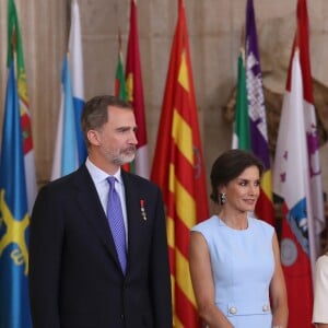 Le roi Felipe VI et la reine Letizia d'Espagne, accompagnés de leurs filles la princesse Leonor des Asturies et l'infante Sofia, assistaient le 19 juin 2019 au palais royal à Madrid à la cérémonie de remise des décorations de l'ordre du Mérite espagnol.