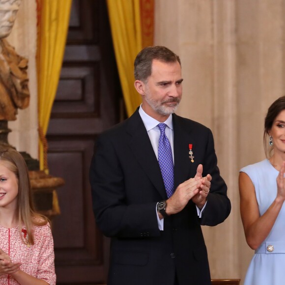 Le roi Felipe VI et la reine Letizia d'Espagne, accompagnés de leurs filles la princesse Leonor des Asturies et l'infante Sofia, assistaient le 19 juin 2019 au palais royal à Madrid à la cérémonie de remise des décorations de l'ordre du Mérite espagnol.