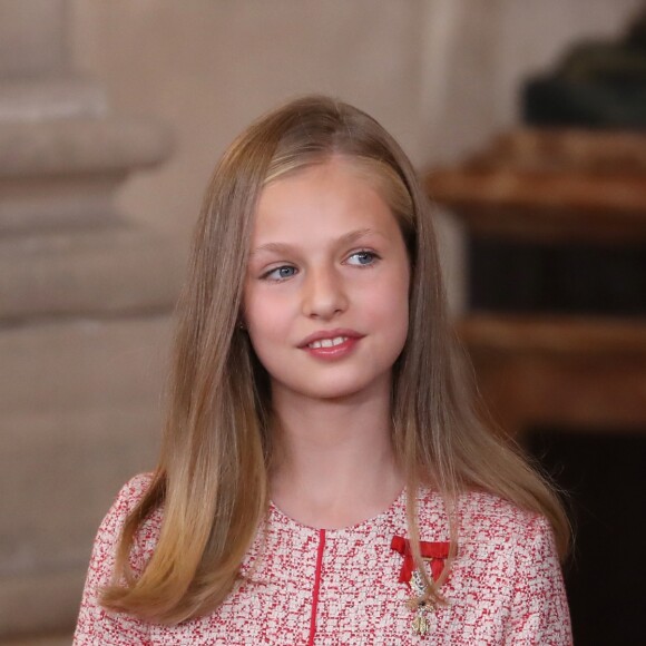 Le roi Felipe VI et la reine Letizia d'Espagne, accompagnés de leurs filles la princesse Leonor des Asturies et l'infante Sofia, assistaient le 19 juin 2019 au palais royal à Madrid à la cérémonie de remise des décorations de l'ordre du Mérite espagnol.