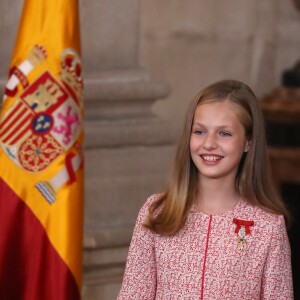 Le roi Felipe VI et la reine Letizia d'Espagne, accompagnés de leurs filles la princesse Leonor des Asturies et l'infante Sofia, assistaient le 19 juin 2019 au palais royal à Madrid à la cérémonie de remise des décorations de l'ordre du Mérite espagnol.