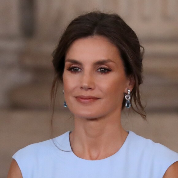 Le roi Felipe VI et la reine Letizia d'Espagne, accompagnés de leurs filles la princesse Leonor des Asturies et l'infante Sofia, assistaient le 19 juin 2019 au palais royal à Madrid à la cérémonie de remise des décorations de l'ordre du Mérite espagnol.