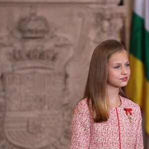 Le roi Felipe VI et la reine Letizia d'Espagne, accompagnés de leurs filles la princesse Leonor des Asturies et l'infante Sofia, assistaient le 19 juin 2019 au palais royal à Madrid à la cérémonie de remise des décorations de l'ordre du Mérite espagnol.