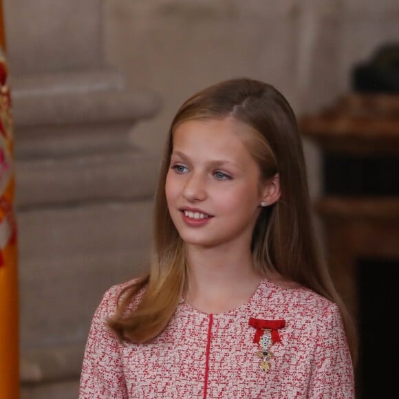 Le roi Felipe VI et la reine Letizia d'Espagne, accompagnés de leurs filles la princesse Leonor des Asturies et l'infante Sofia, assistaient le 19 juin 2019 au palais royal à Madrid à la cérémonie de remise des décorations de l'ordre du Mérite espagnol.