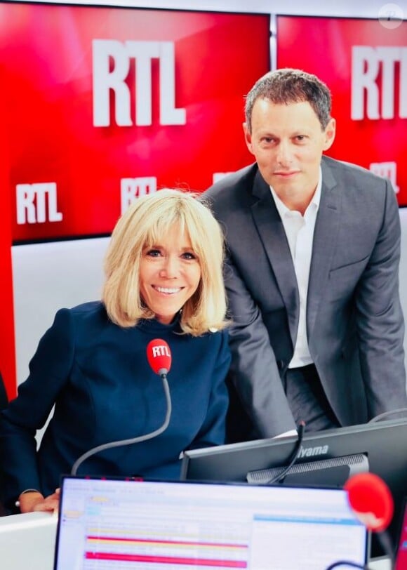 Marc-Olivier Fogiel et Brigitte Macron dans les studios de RTL. Une interview d'une heure diffusée le 20 juin 2019.