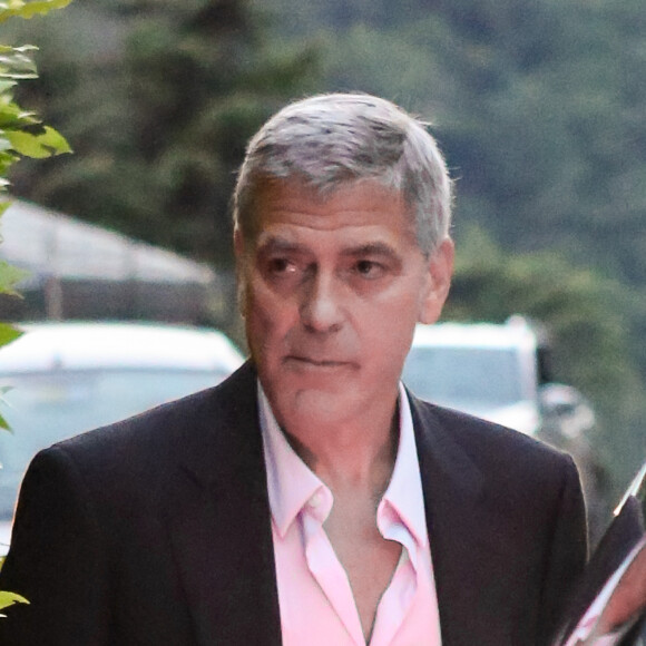 George Clooney et sa femme Amal vont dîner au restaurant "Gatto Nero" à Cernobbio (Italie), le 20 juin 2019.