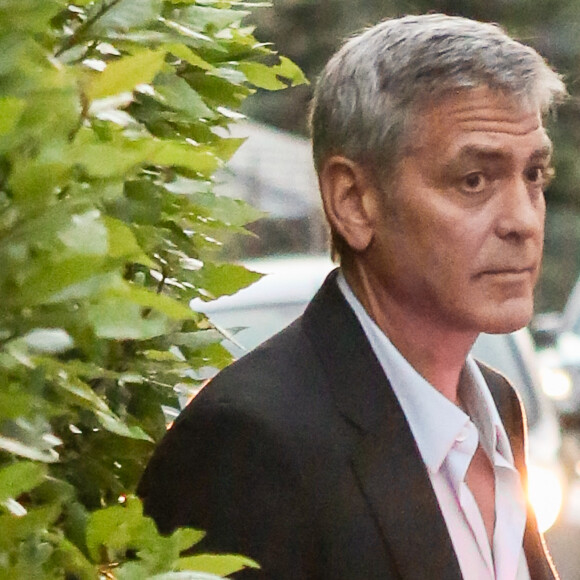 George Clooney et sa femme Amal vont dîner au restaurant "Gatto Nero" à Cernobbio (Italie), le 20 juin 2019.