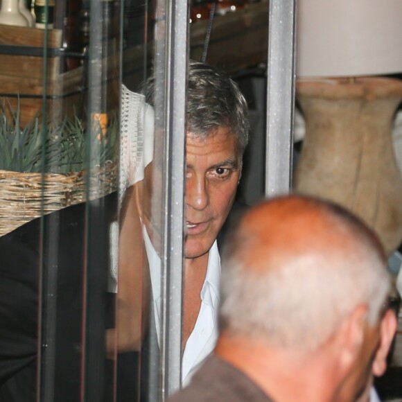 George Clooney et sa femme Amal vont dîner au restaurant "Gatto Nero" à Cernobbio (Italie), le 20 juin 2019.
