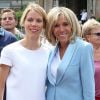 La première dame Brigitte Macron (Trogneux) et sa fille Tiphaine Auzière vont voter à la mairie du Touquet pour le second tour des législatives, au Touquet le 18 juin 2017. © Sébastien Valiela-Dominique Jacovides/Bestimage
