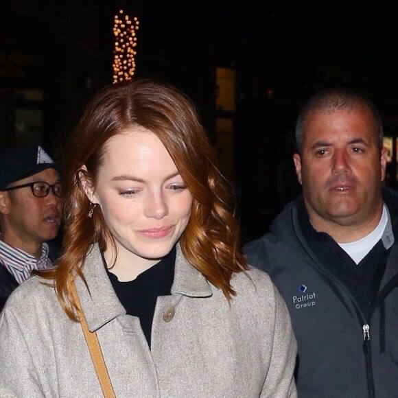 Emma Stone arrive aux studios de la NBC après avoir diner dans un restaurant à New York, le 9 avril 2019.