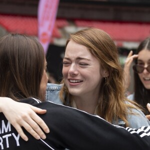 Emma Stone et Melanie C (Melanie Chisholm) Le groupe Haim, Danielle Haim, Este Haim et Alana Haim, et Emma Stone posent avec les Spice Girls Emma Bunton, Mel B (Melanie Brown), Melanie C (Melanie Chisholm), Geri Horner (Geri Halliwell) avant le concert des Spice Girls dans le cadre de leur tournée Spice World UK au stade de Wembley à Londres, Royaume Uni, le 13 juin 2019.