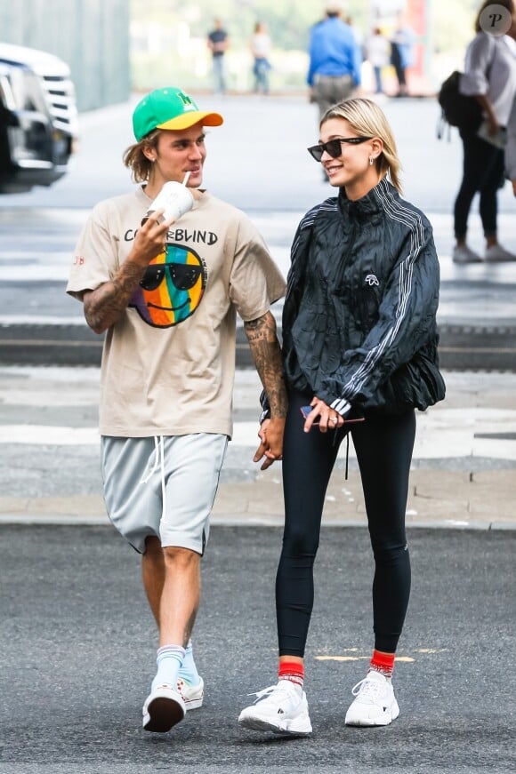 Justin Bieber et sa fiancée Hailey Baldwin sont allés à l'iPic Theater en amoureux et se sont arrêtés acheter des boissons à emporter à New York, le 13 août 2018.