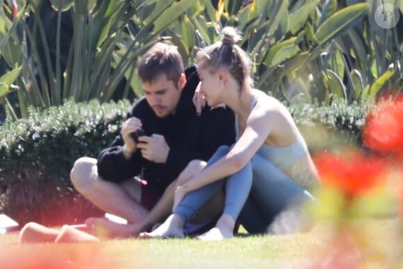 Justin Bieber et sa femme Hailey Bieber (née Baldwin) profitent du soleil à Laguna Beach. Los Angeles, le 16 mars 2019.