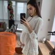 Nabilla, enceinte de son premier enfant, se dévoile en total look blanc moulant son joli baby bump, le 30 juin 2019 sur Instagram.