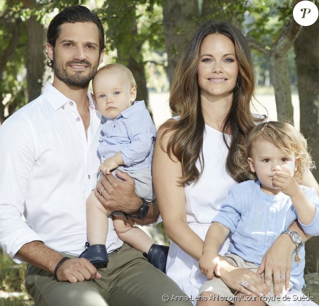Le prince Carl Philip de Suède et la princesse Sofia avec leurs fils le prince Gabriel et le prince Alexander, été 2018. ©Anna-Lena Ahlström/Cour royale de Suède