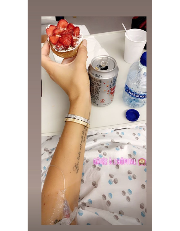 Jade Lagardère déguste une tarte aux fraises, le 4 juillet 2019. Hospitalisation à cause d'un calcul rénal.