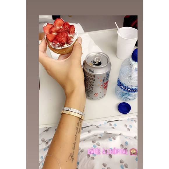 Jade Lagardère déguste une tarte aux fraises, le 4 juillet 2019. Hospitalisation à cause d'un calcul rénal.