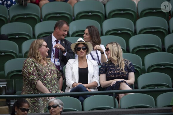Meghan Markle, duchesse de Sussex, assiste au match "Serena Williams vs Kaja Juvan (2/6 - 6/2 - 6/4)" au Tournoi de Wimbledon 2019, le 4 juillet 2019.