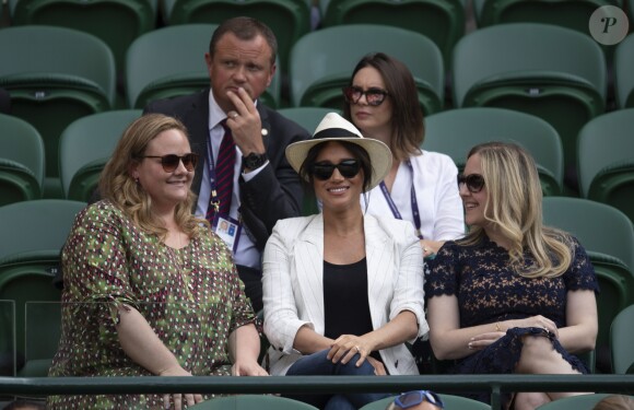 Meghan Markle, duchesse de Sussex, assiste au match "Serena Williams vs Kaja Juvan (2/6 - 6/2 - 6/4)" au Tournoi de Wimbledon 2019, le 4 juillet 2019.
