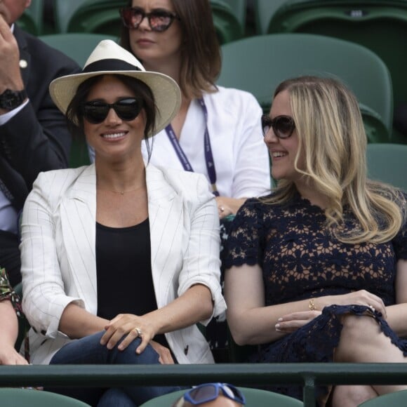 Meghan Markle, duchesse de Sussex, assiste au match "Serena Williams vs Kaja Juvan (2/6 - 6/2 - 6/4)" au Tournoi de Wimbledon 2019, le 4 juillet 2019.